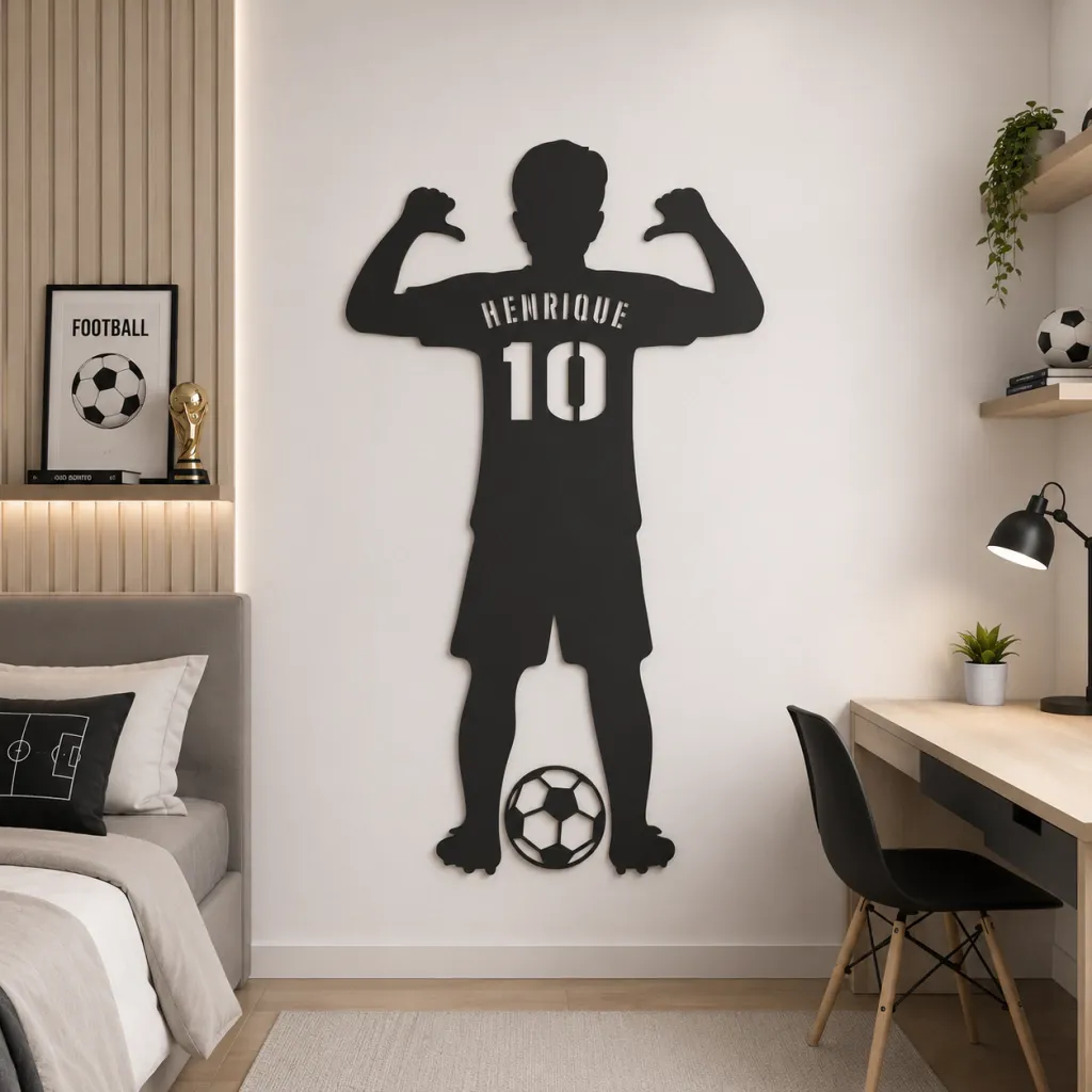 Quadro em MDF - Menino Jogador de Futebol Apontando Personalizado